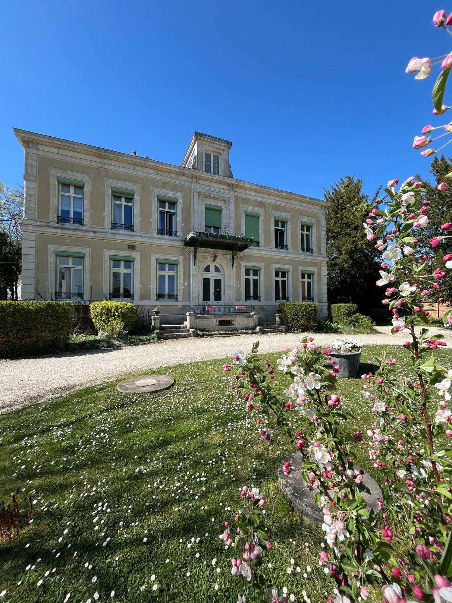 Chateau De Pougy 외부 사진