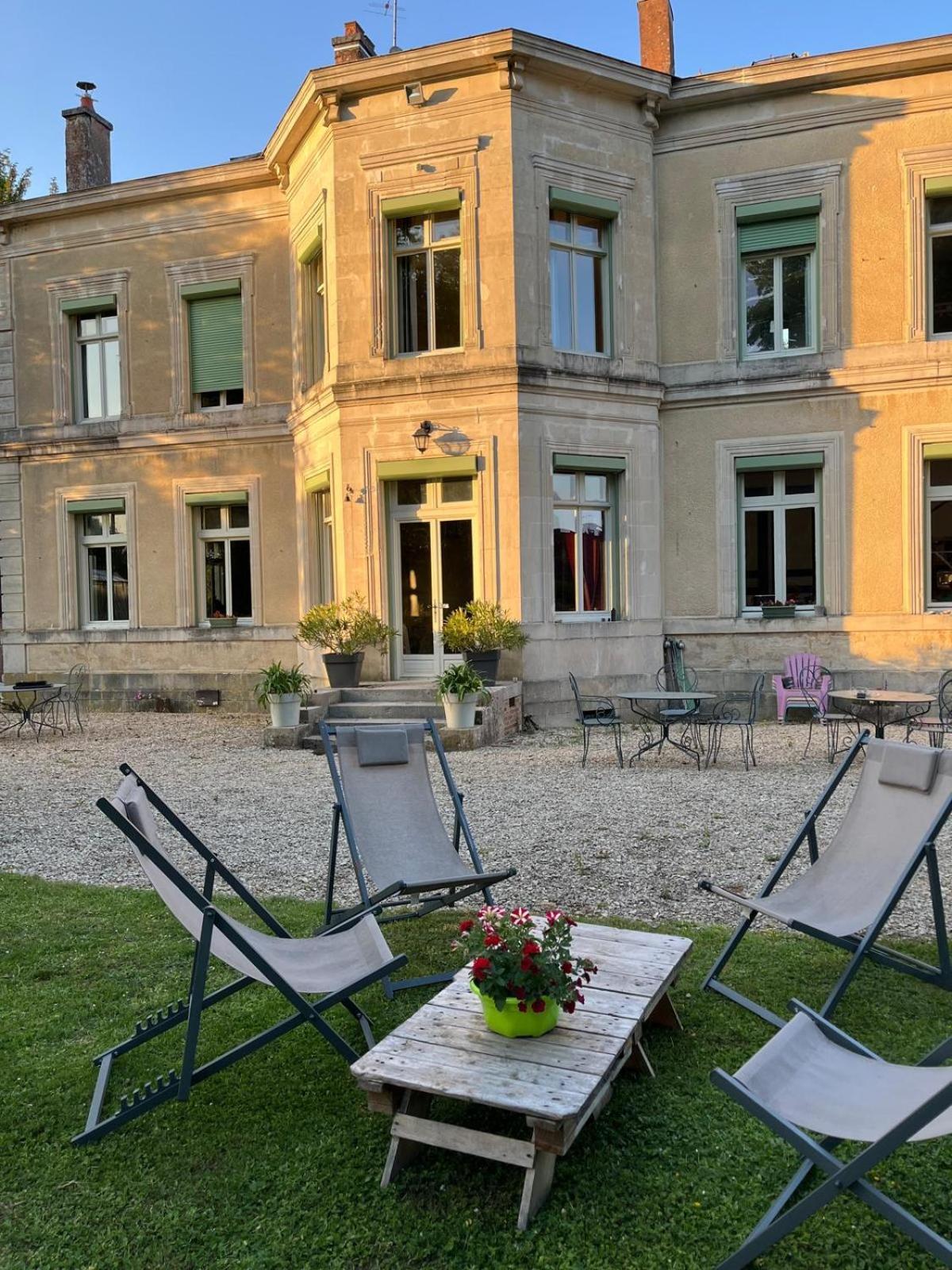 Chateau De Pougy 외부 사진